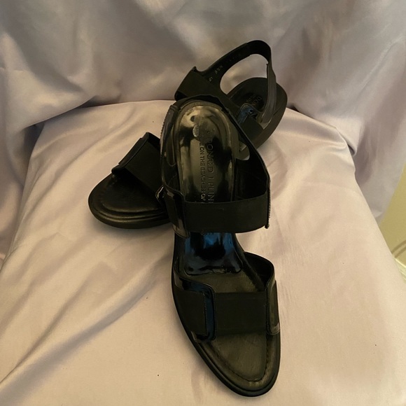 Donald J Pilner Black open toe Sandal size 8.5N - Picture 2 of 11